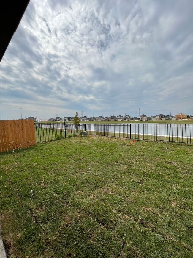 Building Photo - 15446 Islandview Ln