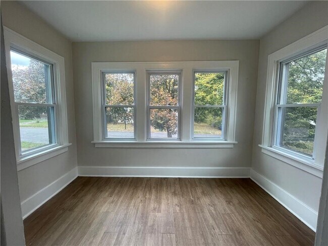 Building Photo - 36 Nye Park