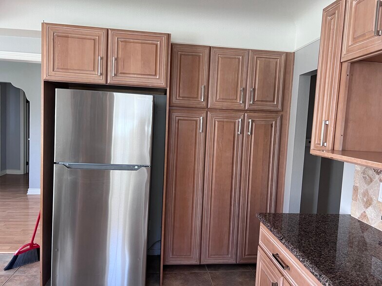 Kitchen - 1930 W Redondo Beach Blvd