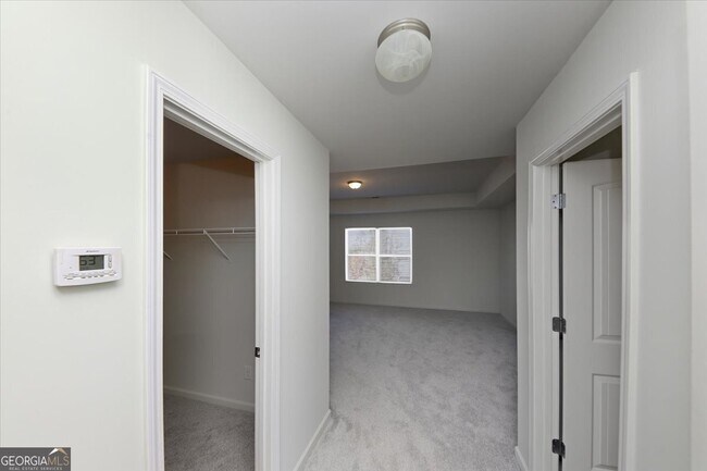 Building Photo - 541 Tulip Ln