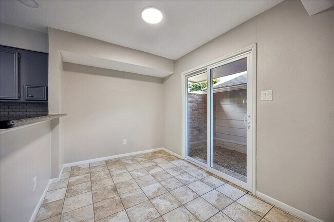 Building Photo - 727 Bunker Hill Rd