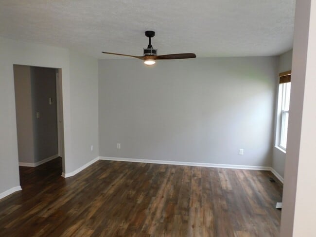 Building Photo - Spacious 4 Bedroom, 2.5 Bath Home