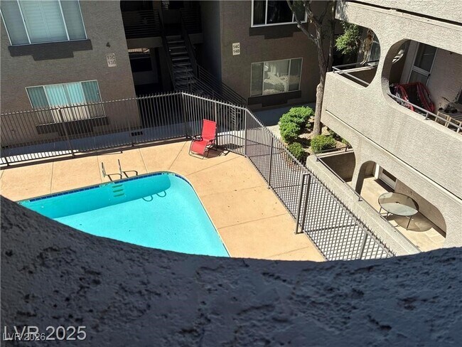 Building Photo - 701 Capri Dr