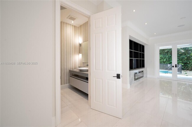 Building Photo - 680 Destacada Ave