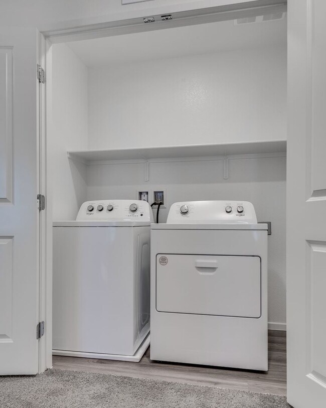 Building Photo - Welcome to a stunning recently built townh...