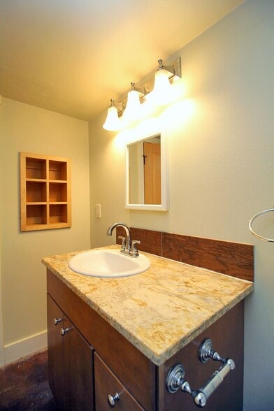 Building Photo - 4815 SE 75th Ave