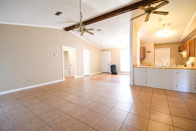 Building Photo - 1304 N Sugar Ridge Rd