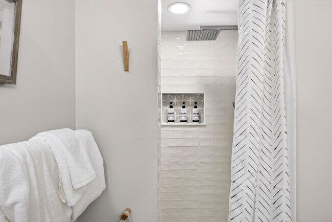 Building Photo - 153 Vista Hermosa Cir