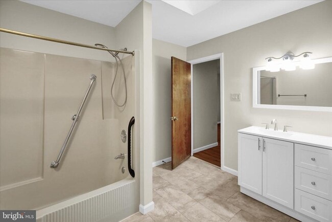 Building Photo - 1613 Shoey Rd