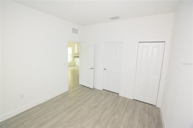 Building Photo - 458 Lake Shore Pkwy
