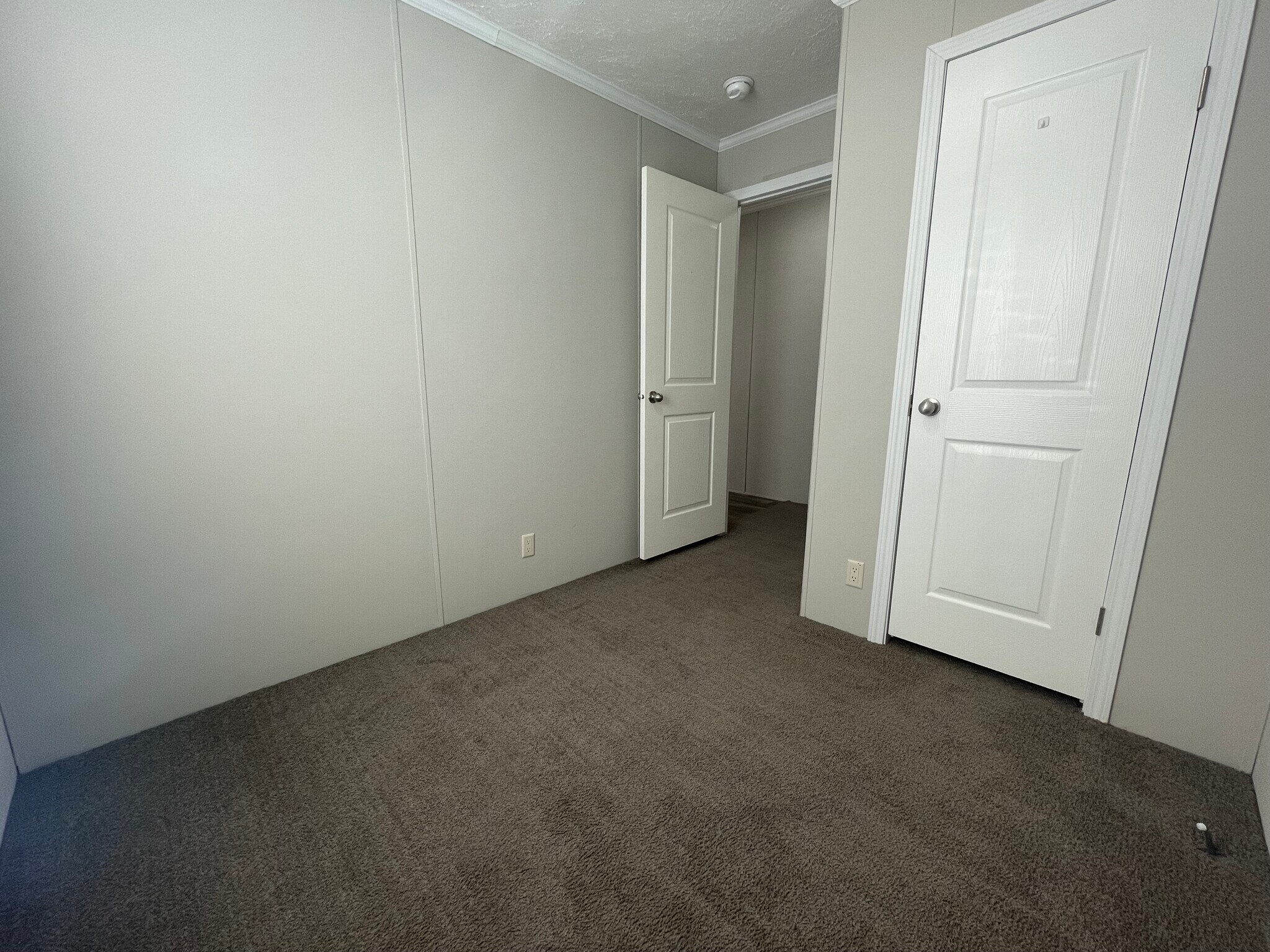 Building Photo - 16185 Notre Dame St