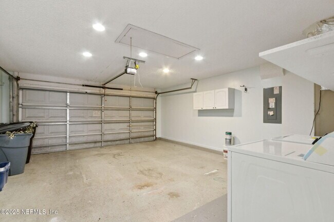 Building Photo - 616 Fallen Timbers Dr