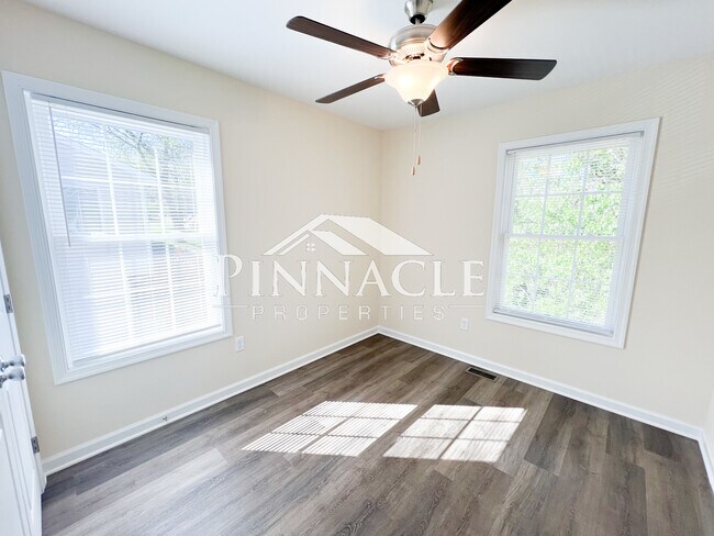Building Photo - 2305 Tazewell Ave