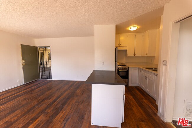 Building Photo - 275 Lucas Ave