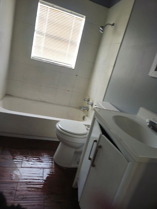 Building Photo - Available now! MOVE IN SPECIAL $200 OFF FIRST MONTHS RENT!! THIS PROPERTY IS SECTION 8 FRIENDLY!