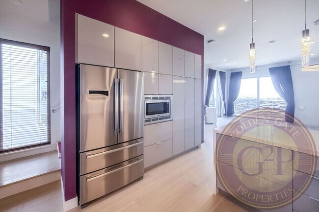 Building Photo - SF Shipyard - 3 BR, 2.5 BA Townhouse 1,634...