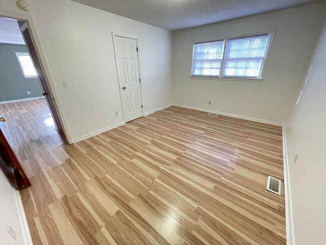 Building Photo - Fantastic location near downtown Pittsboro for this 2br duplex !