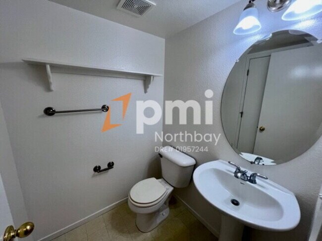 Building Photo - 3200 Puffin Cir
