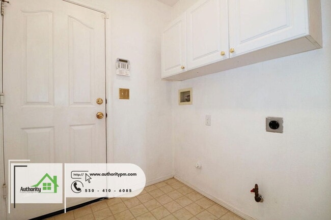 Building Photo - 2875 Tropicana Ct