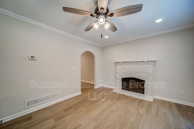 Building Photo - 4734 N Springs Rd NW