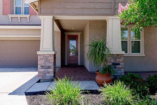 Building Photo - 582 Pasture Ave