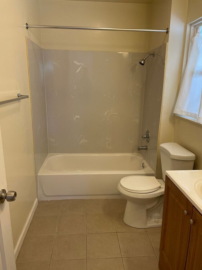 Building Photo - 655 Oakland Ave