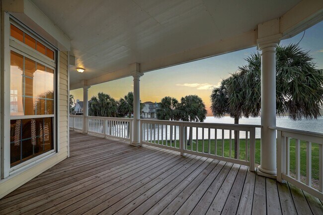 Building Photo - 22621 Bay Point Dr