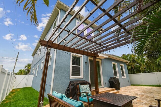 Building Photo - 7601 S De Soto St