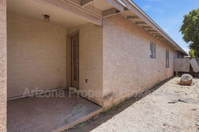 Building Photo - 1625 N Date