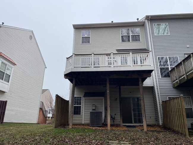 Building Photo - Elegant And Spacious 3 Bed 3.5 Bath Townhome In Vibrant Loudon Parkway Center