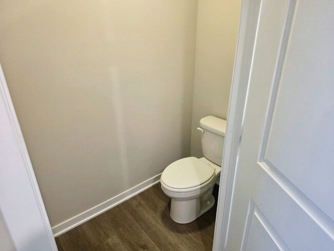 Building Photo - 655 NW Williamsburg Ln