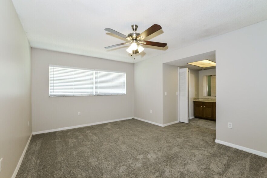 Building Photo - 8564 Cedar Cove Dr
