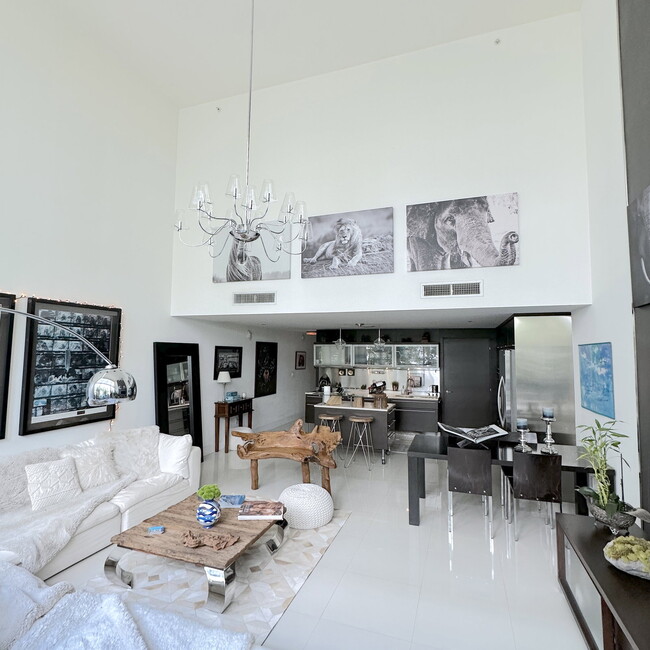 Building Photo - 6000 Collins Ave