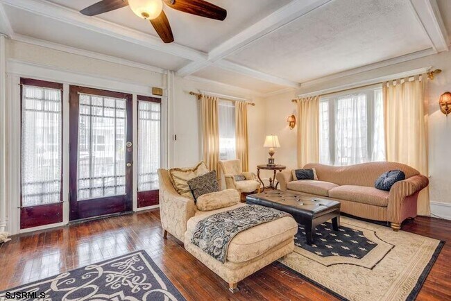 Building Photo - 24 S Vassar Square