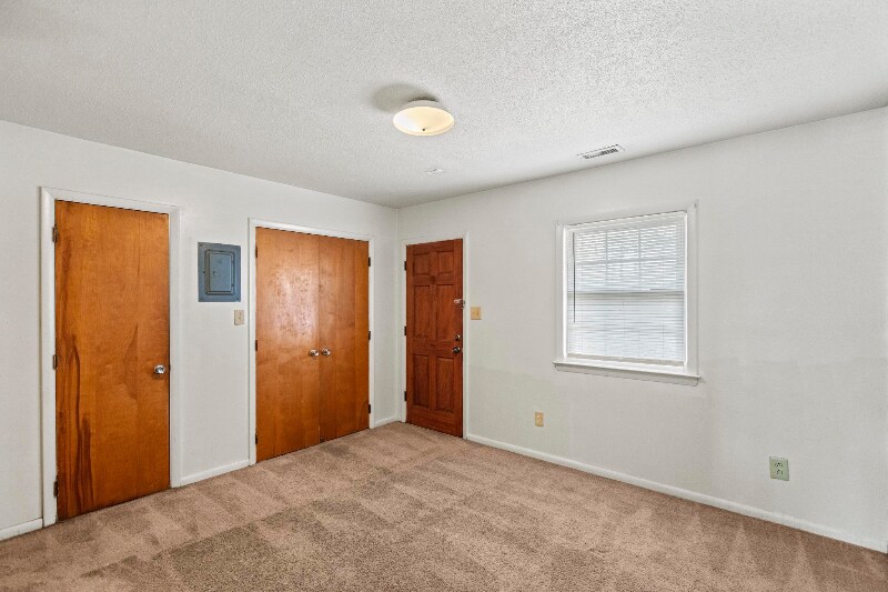 Building Photo - 224 Zack Cir