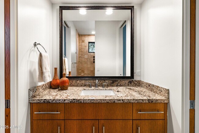 Building Photo - 9894 E Miramonte Dr
