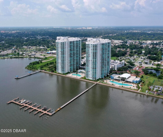 Building Photo - 231 Riverside Dr