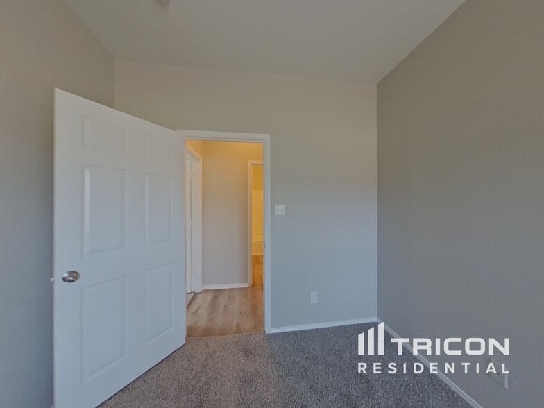 Building Photo - 4805 Cedar Springs Dr