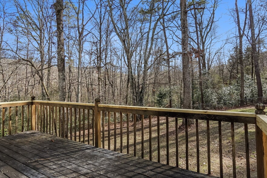 Building Photo - 5811 Willow Crest Dr