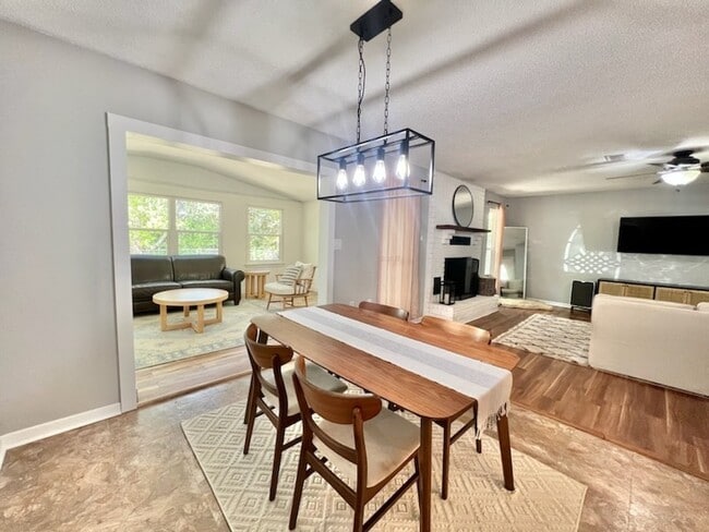 Building Photo - 2849 Penn St