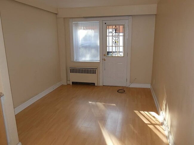 Building Photo - "Spacious 3-Bedroom Gem with Granite Accen...