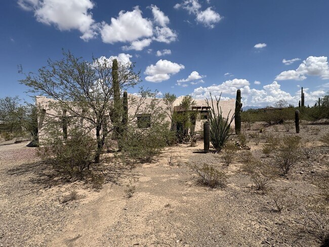 Building Photo - Vail School District Horse property with f...