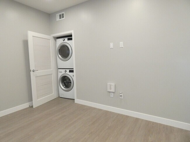 Building Photo - 11671 Erwin St