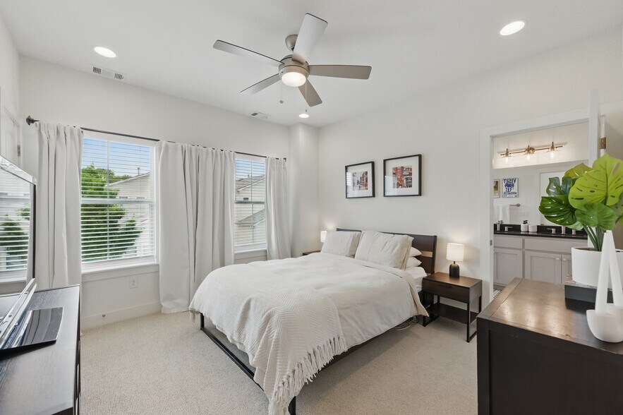Building Photo - 2710 Halcyon Dr