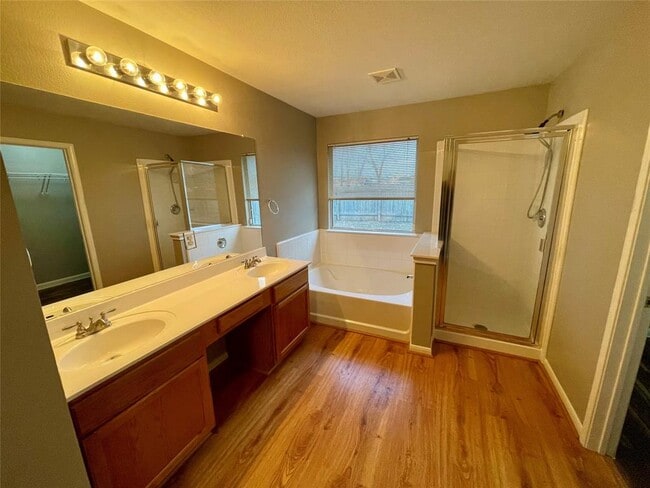 Building Photo - 800 Orchard St