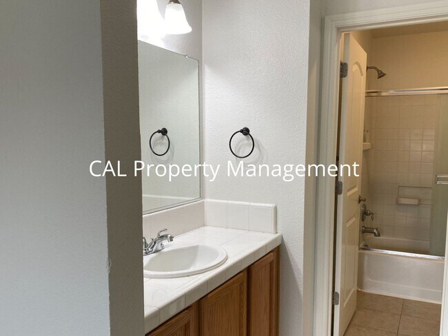 Building Photo - Upper-Level 2 Bed / 2 Bath Condo in Gated North Salinas Community | 932 sq ft