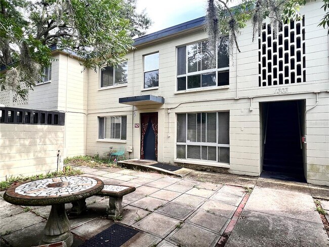 Primary Photo - 1303 NW 6th St