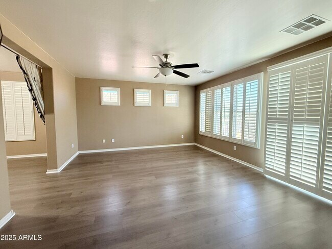 Building Photo - 931 E Canyon Way