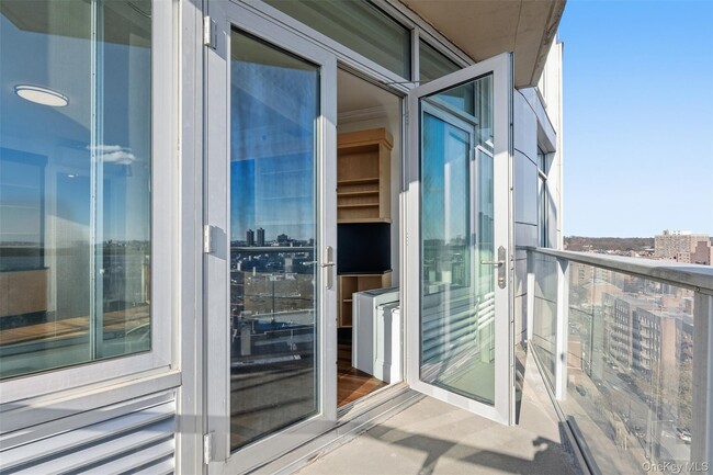 Building Photo - 3220 Arlington Ave