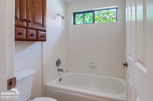 Building Photo - Elegant & Bright 2Bdm 2Ba Home in Vista Va...